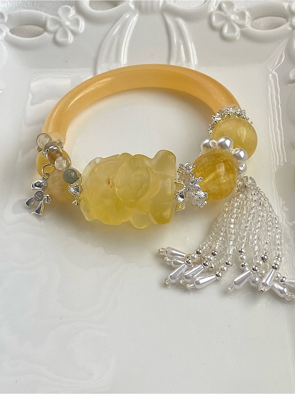 B193-Handmade Citrine Half Bangle And Yellow Fluorite Carved Lion With Tassel - Picture 2 of 9